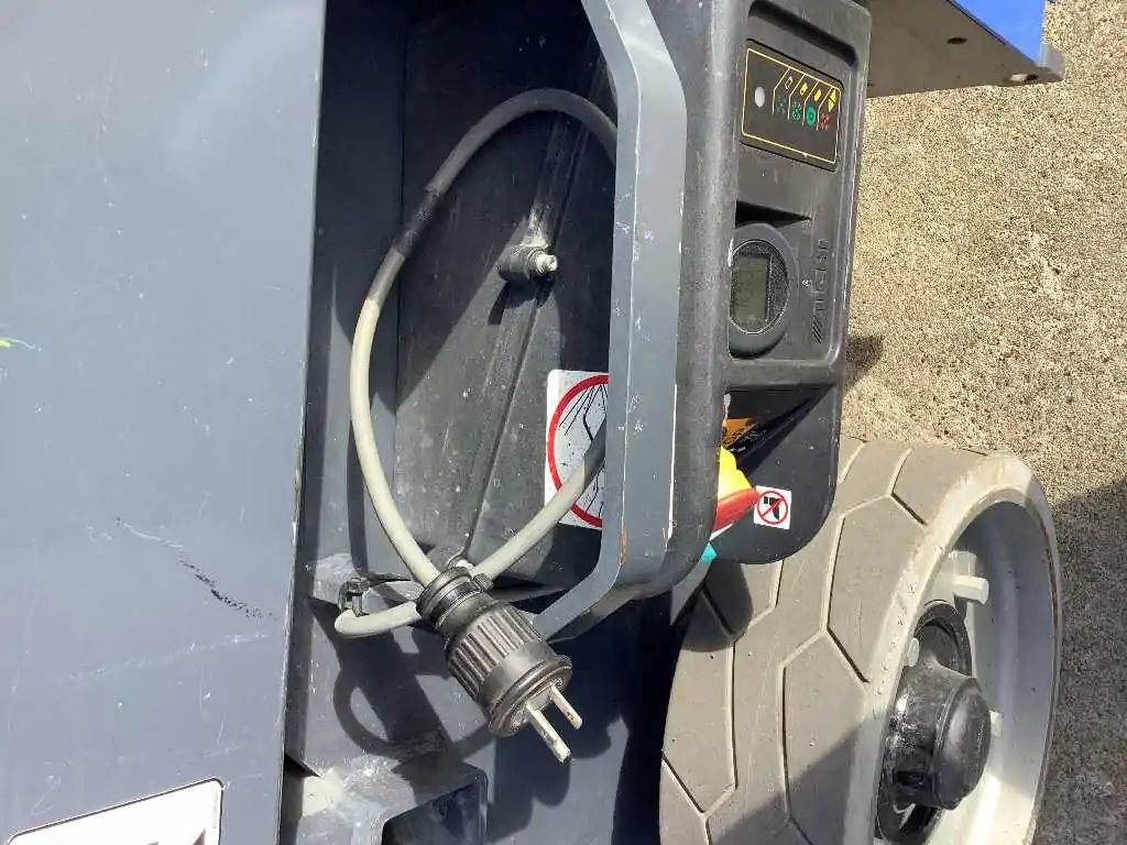 SV08E1NL   8M 垂直昇降型高所作業車｜高所作業車･建柱車トータルサポート by 神田車輌株式会社